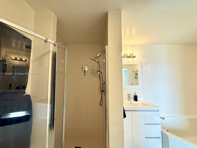 9725 NW 52nd St Unit 421, Doral, FL 33178 - full bath with tiled shower, vanity, and a bath