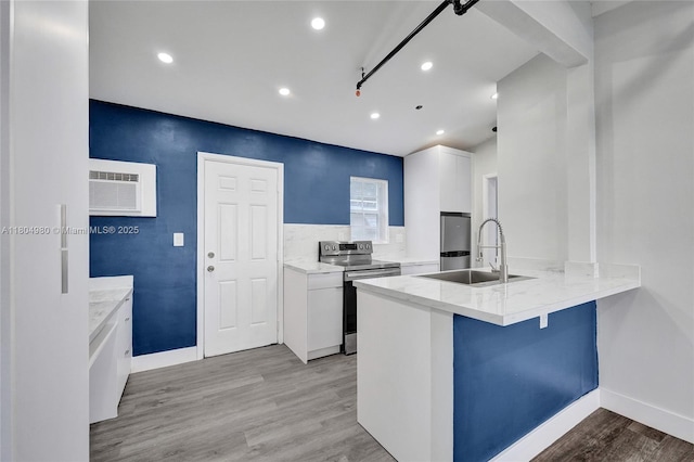 1085 NE 126th St, North Miami Beach, FL 33161 - kitchen featuring stainless steel appliances, a sink, white cabinets, a peninsula, and recessed lighting
