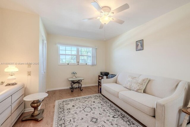 2333 Indian River Blvd Unit 306, Vero Beach, FL 32960 - living area featuring wood finished floors, a ceiling fan, and baseboards