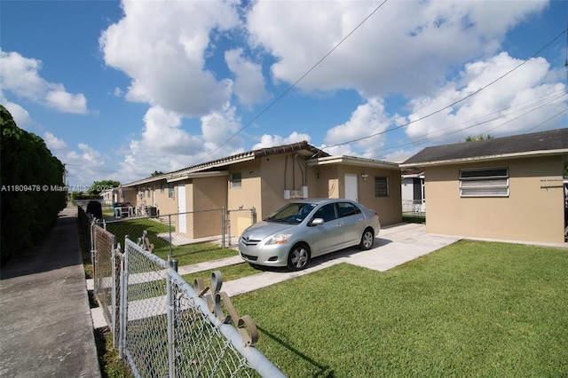 9301 SW 37th St, Miami, FL 33165 - view of side of home featuring stucco siding and driveway