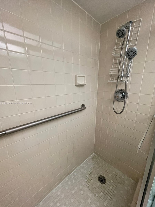 1480 Sheridan St Unit 17B, Hollywood, FL 33020 - full bathroom with tiled shower