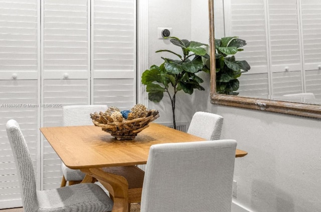 2404 NE 33rd Ave Unit 14, Fort Lauderdale, FL 33305 - view of dining space