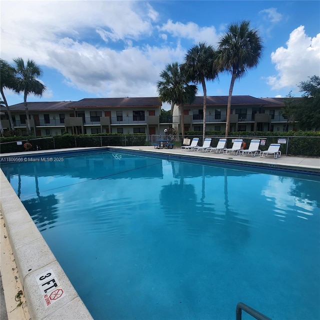 5542 Courtyard Dr Unit 5542, Margate, FL 33063 - view of community pool