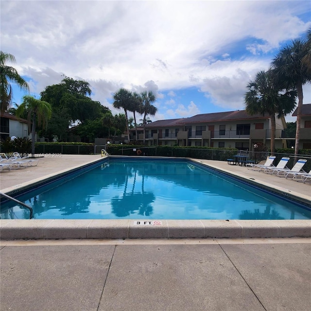 5542 Courtyard Dr Unit 5542, Margate, FL 33063 - community pool with a patio