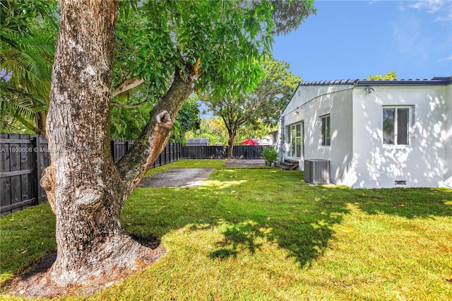 152 NW 103rd St, Miami Shores, FL 33150 - view of yard featuring central AC and entry steps