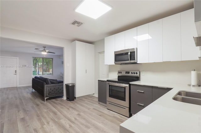 6039 SW 38th St, Miramar, FL 33023 - kitchen with stainless steel appliances, light wood-style flooring, light countertops, modern cabinets, and open floor plan
