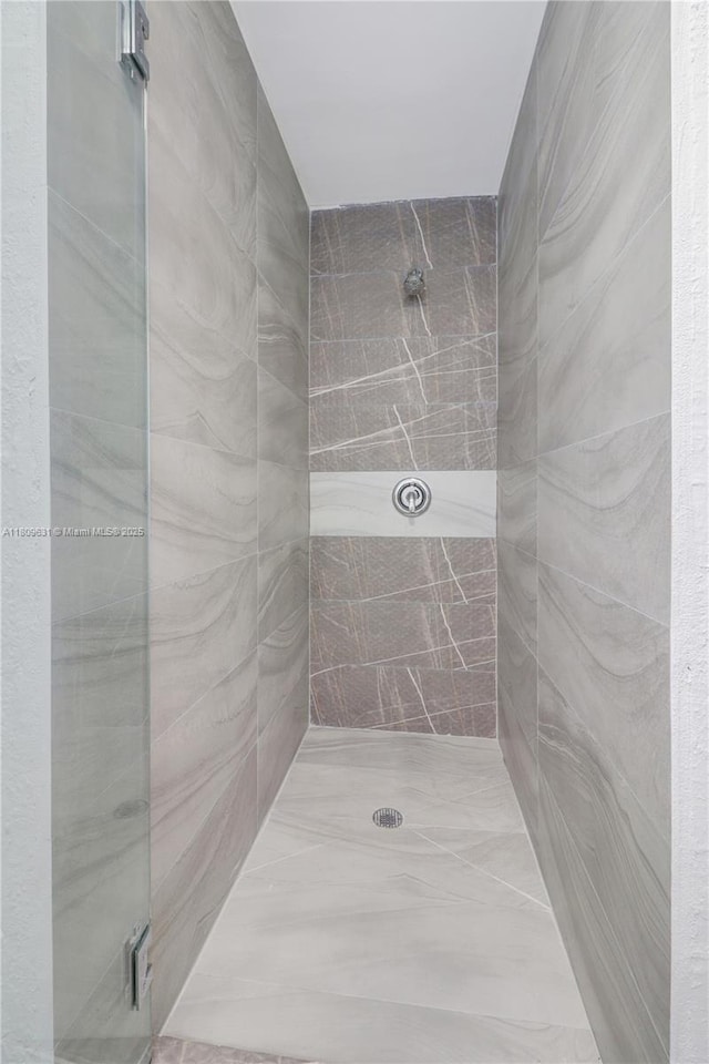 6039 SW 38th St, Miramar, FL 33023 - full bathroom featuring a tile shower