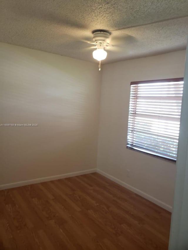 9909 Twin Lakes Dr Unit 26-F, Coral Springs, FL 33071 - spare room with wood finished floors, a ceiling fan, baseboards, and a textured ceiling
