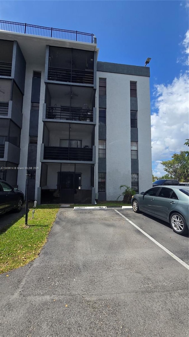 13500 NE 3rd Ct Unit 110, North Miami, FL 33161 - view of property featuring uncovered parking