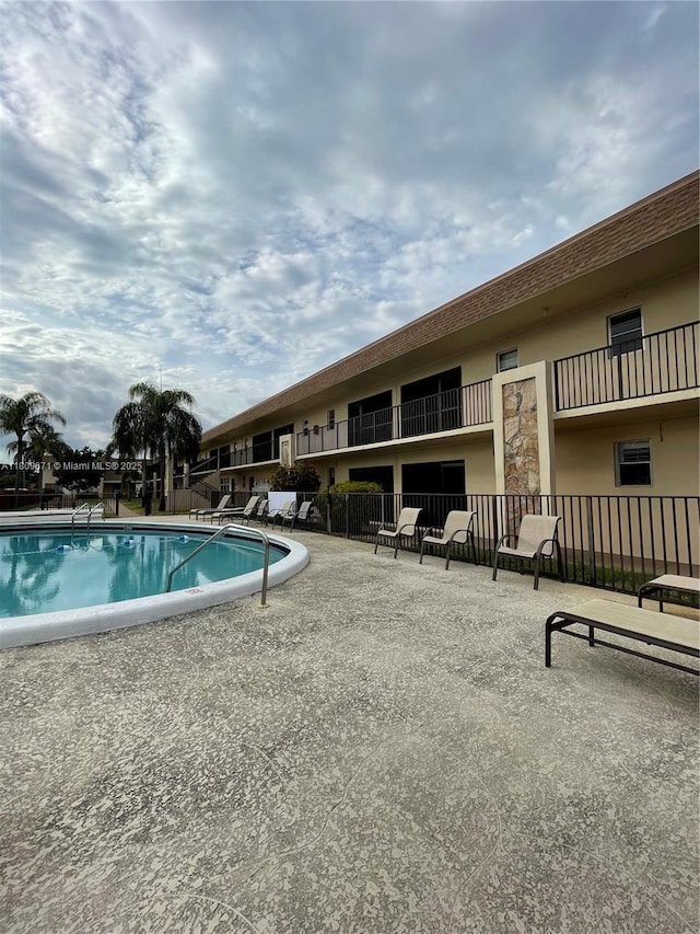 421 NE 1st St Unit 119, Hallandale Beach, FL 33009 - community pool featuring a patio area