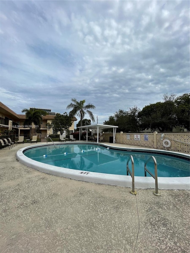 421 NE 1st St Unit 119, Hallandale Beach, FL 33009 - view of community pool
