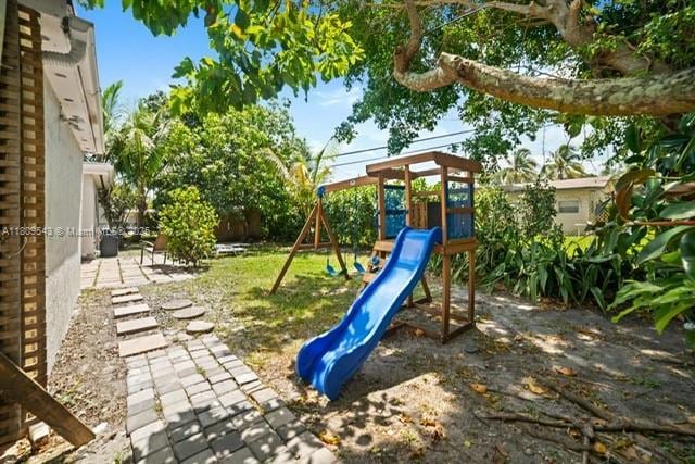 1240 NE 176th St, North Miami Beach, FL 33162 - view of playground