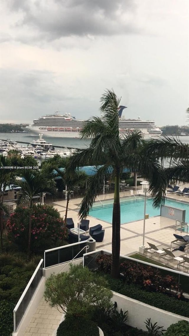 400 Alton Rd Unit 808, Miami Beach, FL 33139 - community pool with a patio area