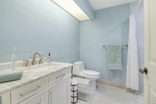2597 SE 7th Ct, Homestead, FL 33033 - full bathroom featuring toilet, vanity, a shower with shower curtain, and baseboards
