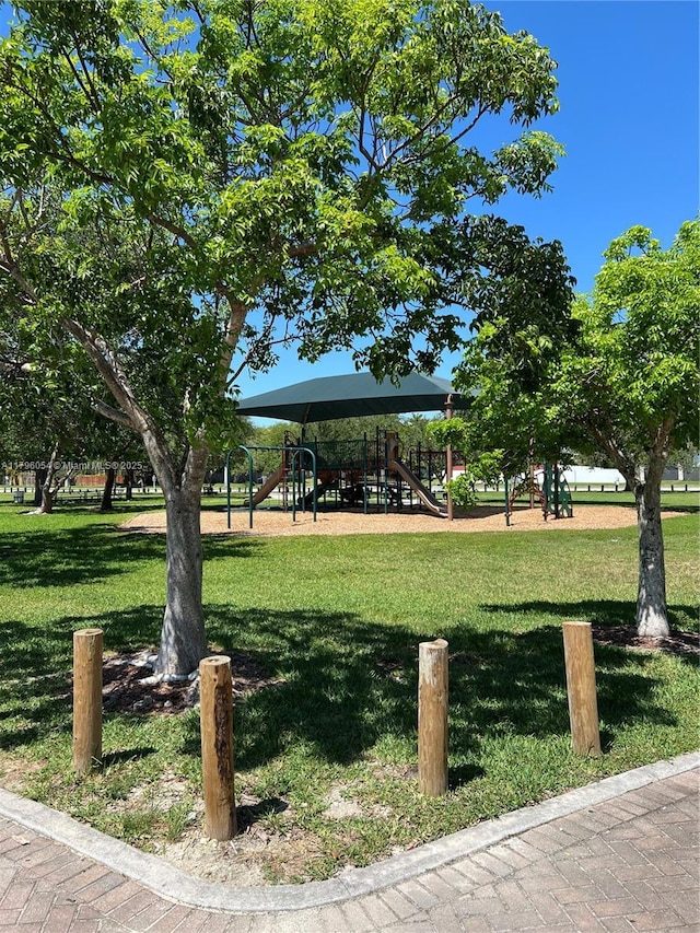 20121 SW 79th Ave, Cutler Bay, FL 33189 - view of property's community with a lawn