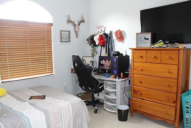 16272 SW 42nd Ter, Miami, FL 33185 - bedroom featuring a desk