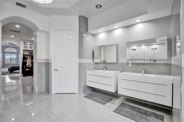 10457 Laurel Rd, Davie, FL 33328 - bathroom with two vanities and recessed lighting