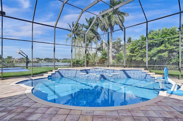 10457 Laurel Rd, Davie, FL 33328 - view of swimming pool featuring a pool with connected hot tub, glass enclosure, and a yard