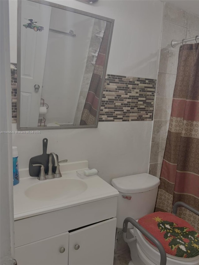 15428 SW 85th Ln Unit 159, Miami, FL 33193 - bathroom with tile walls, vanity, and a shower with curtain