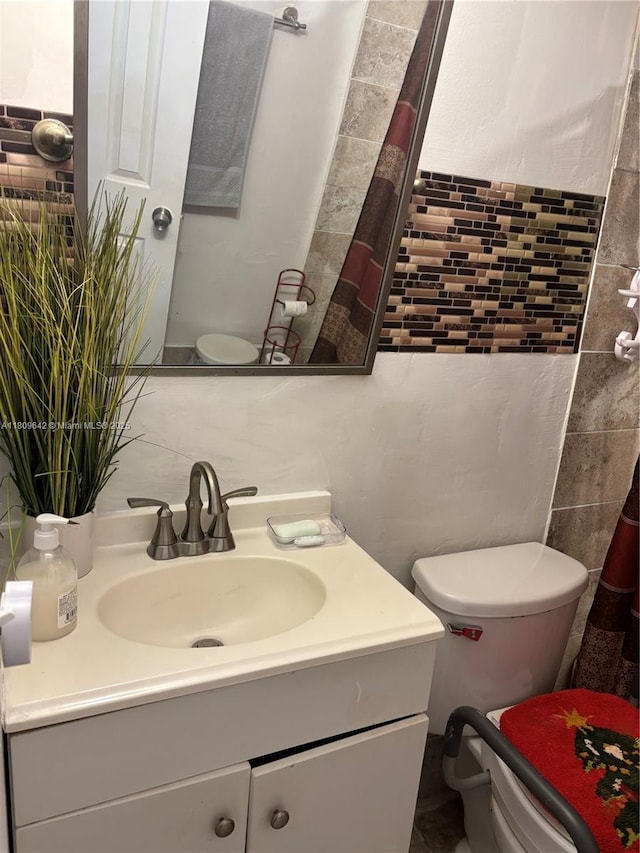 15428 SW 85th Ln Unit 159, Miami, FL 33193 - bathroom featuring tile walls and vanity