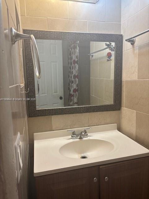 15428 SW 85th Ln Unit 159, Miami, FL 33193 - bathroom featuring tile walls, vanity, and curtained shower