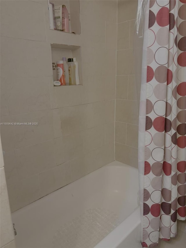 15428 SW 85th Ln Unit 159, Miami, FL 33193 - bathroom featuring shower / tub combo with curtain