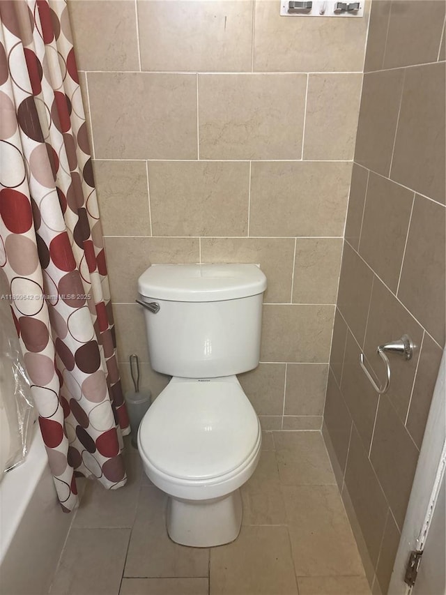 15428 SW 85th Ln Unit 159, Miami, FL 33193 - full bath featuring tile walls and tile patterned floors