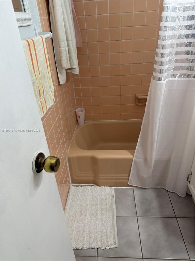 7951 NW 30th St, Davie, FL 33024 - bathroom featuring tile patterned flooring and shower / bathtub combination with curtain