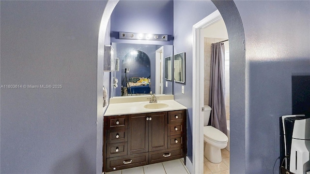 14723 SW 155th Pl, Miami, FL 33196 - ensuite bathroom with vanity, tile patterned floors, toilet, a shower with shower curtain, and a textured wall