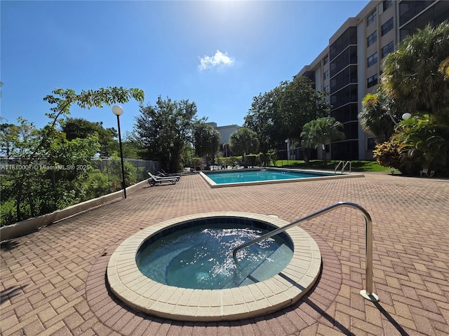 900 NE 195th St Unit 709, Miami, FL 33179 - community pool featuring a community hot tub and a patio