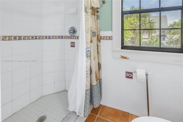 515 Gulf Blvd, Indian Rocks Beach, FL 33785 - full bath featuring tile walls, a stall shower, tile patterned floors, and toilet