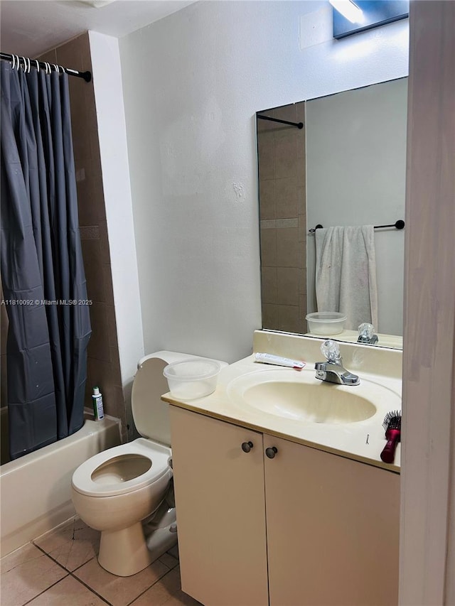 11040 SW 196th St Unit 209, Cutler Bay, FL 33157 - full bathroom with vanity, shower / bath combo with shower curtain, toilet, and tile patterned flooring
