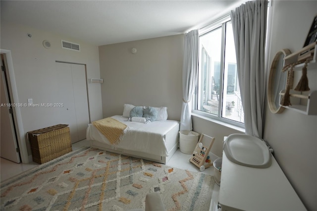 325 S Biscayne Blvd Unit 1822, Miami, FL 33131 - bedroom featuring multiple windows and a closet