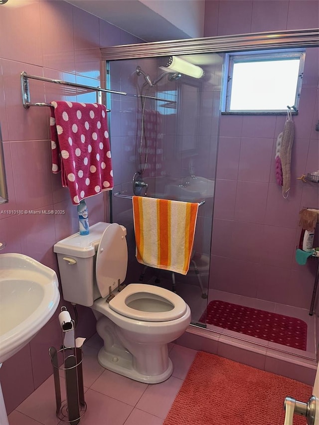 3551 NE 169th St Unit 301, North Miami Beach, FL 33160 - full bath featuring toilet, tile patterned floors, and tiled shower