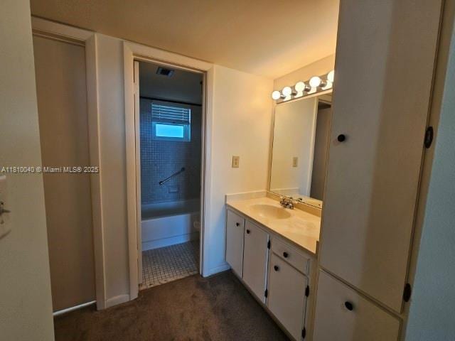 900 Colony Point Cir Unit 505, Pembroke Pines, FL 33026 - full bath with vanity, a tub, and baseboards
