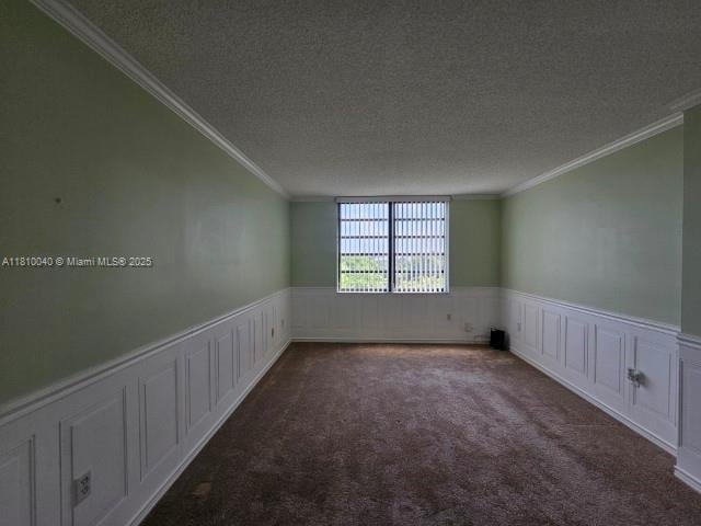 900 Colony Point Cir Unit 505, Pembroke Pines, FL 33026 - carpeted empty room featuring crown molding, wainscoting, a textured ceiling, and a decorative wall