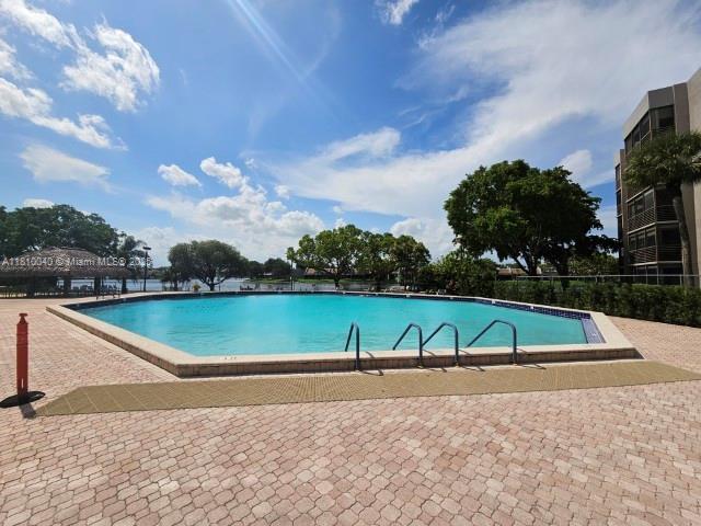 900 Colony Point Cir Unit 505, Pembroke Pines, FL 33026 - view of community pool