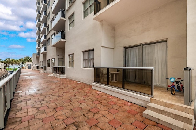 6039 Collins Ave Unit 307, Miami Beach, FL 33140 - view of patio / terrace