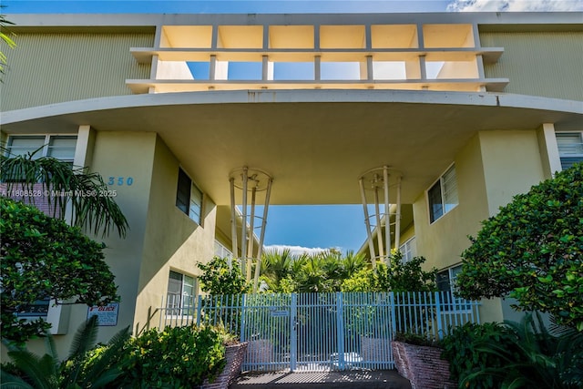 350 S Shore Dr Unit 7, Miami Beach, FL 33141 - view of building exterior