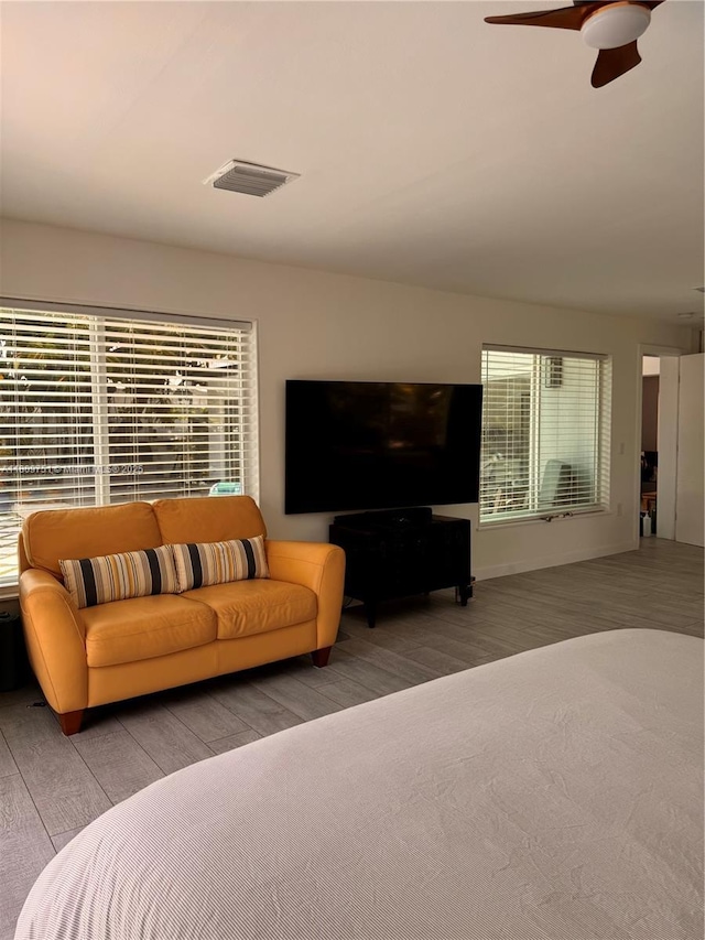 501 SW 18th St, Pompano Beach, FL 33060 - living area with wood finished floors and ceiling fan