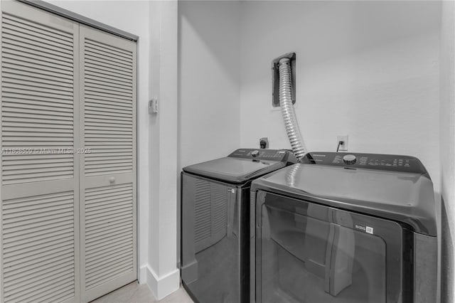 9285 SW 220th Ter, Cutler Bay, FL 33190 - laundry area featuring washing machine and dryer