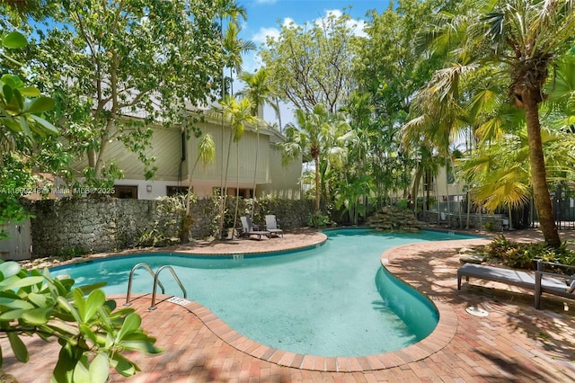 3169 Via Abitare Way Unit 6, Miami, FL 33133 - view of pool