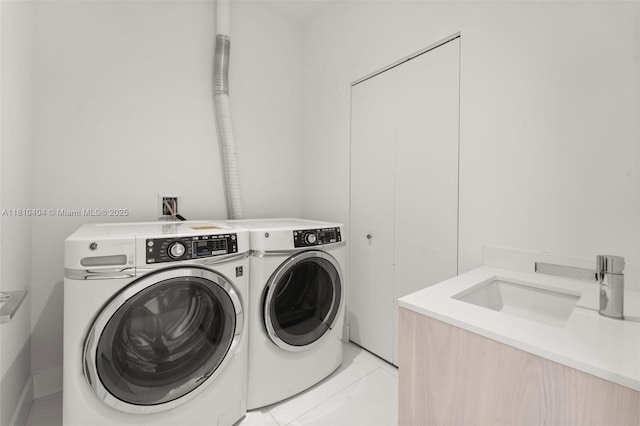 3131 NE 7th Ave Unit Uph5303, Miami, FL 33137 - laundry area featuring washer and dryer and light tile patterned flooring