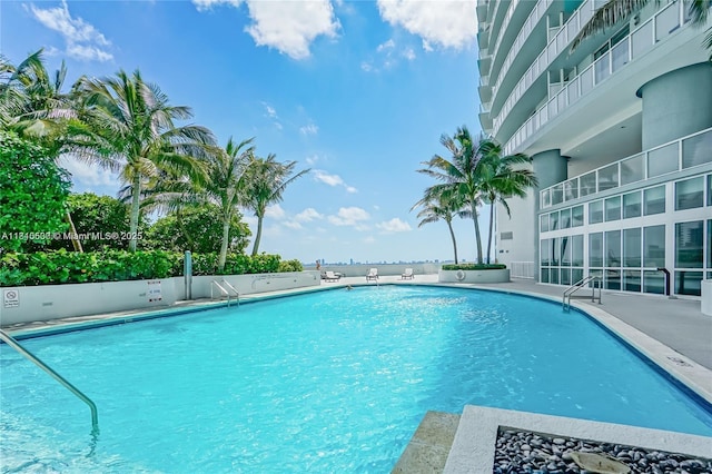 1900 N Bayshore Dr Unit 2819, Miami, FL 33132 - view of community pool
