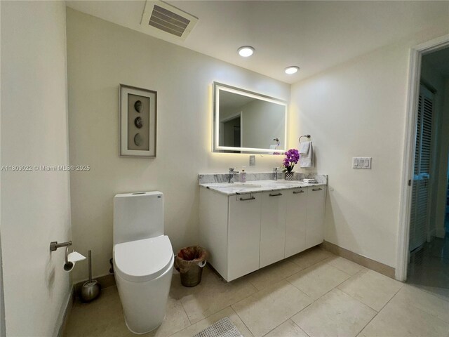 950 Brickell Bay Dr Unit 2607, Miami, FL 33131 - full bath featuring double vanity, toilet, baseboards, and tile patterned flooring