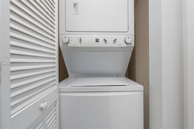 1300 Ponce De Leon Blvd Unit 705, Coral Gables, FL 33134 - laundry room featuring stacked washer and clothes dryer