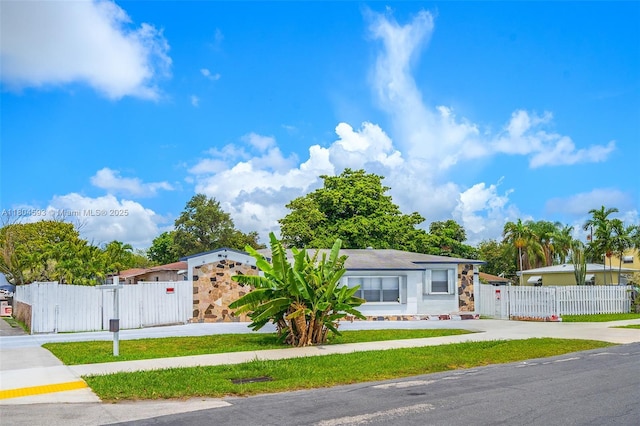 600 SW 10th St, Hallandale Beach, FL 33009 - photo 1