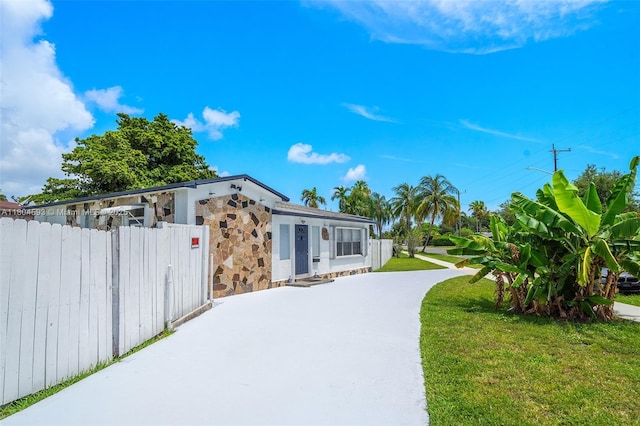 600 SW 10th St, Hallandale Beach, FL 33009 - photo 2