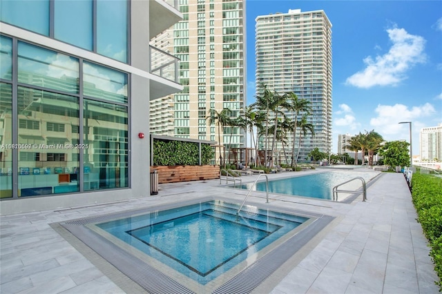 3131 NE 7th Ave Unit 3106, Miami, FL 33137 - community pool with a community hot tub