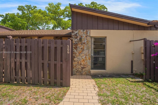 306 Cambridge Rd Unit 2-36, Hollywood, FL 33024 - doorway to property with stucco siding and stone siding